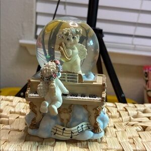 Elegant Angel Snow Globe with Piano - Cream and Gold